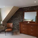 Friars Shott Cottage