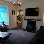 Friars Shott Cottage