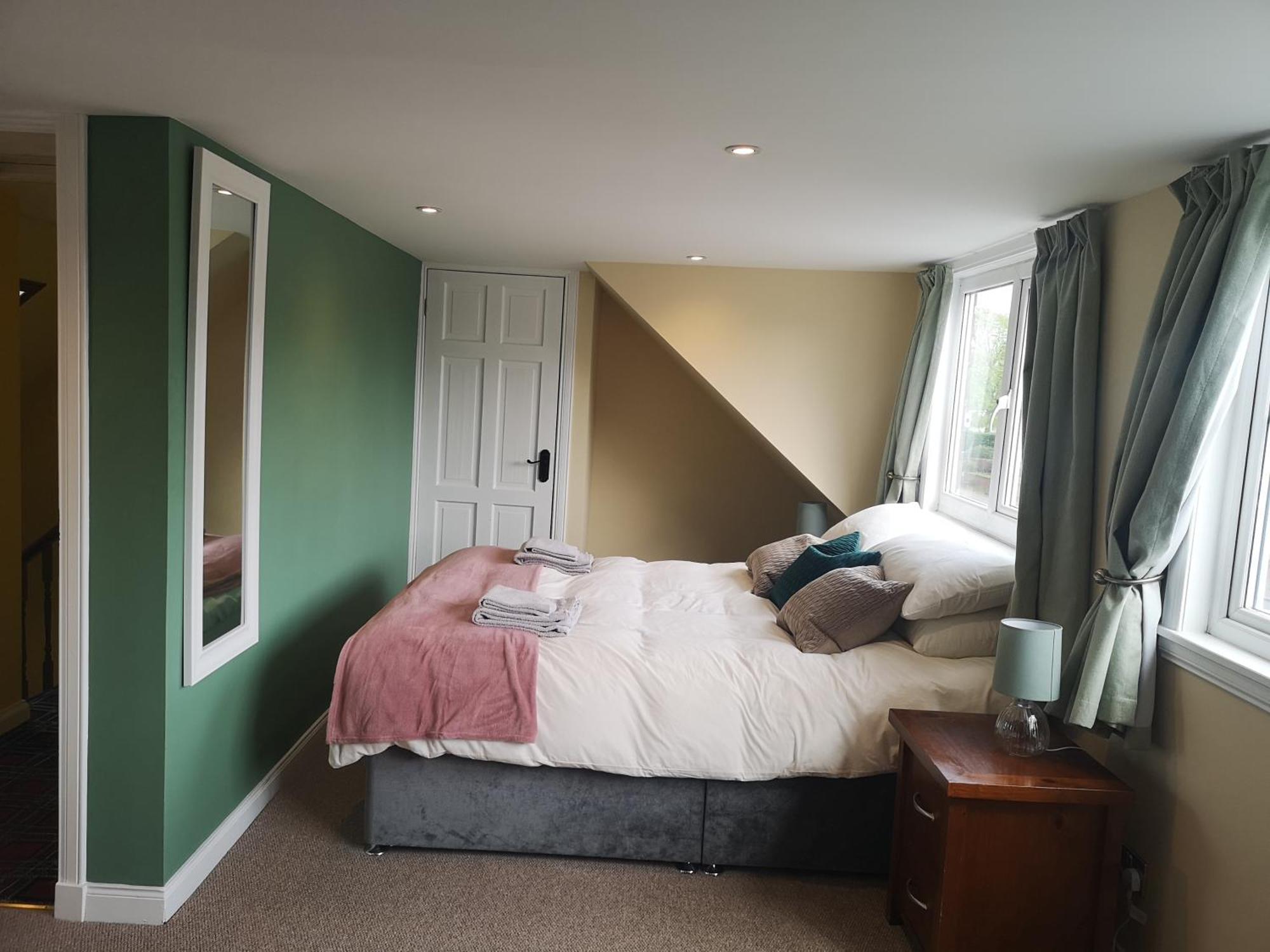 Friars Shott Holiday home